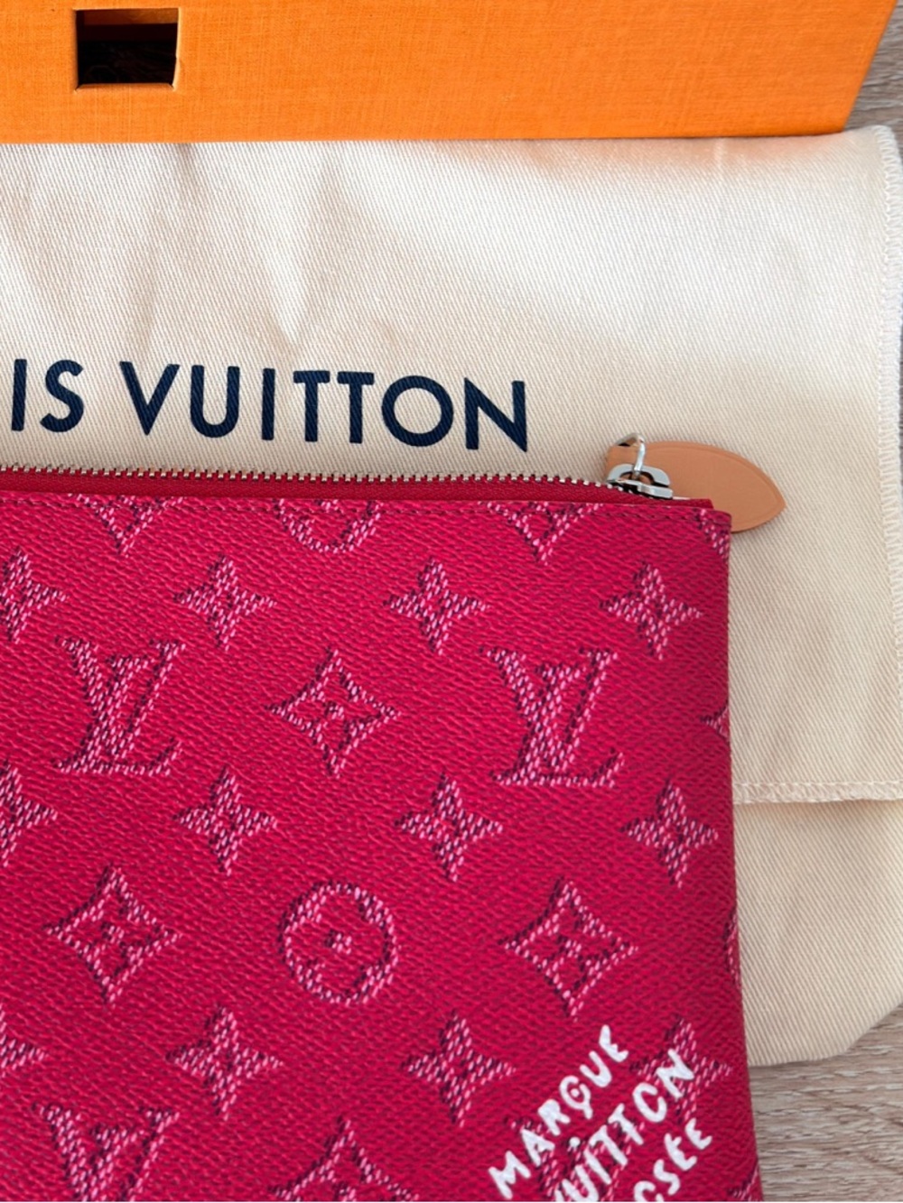 Authentic Louis Vuitton Pink Monogram pouch - Picture 6 of 9